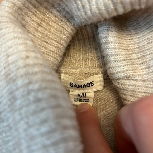 Garage light beige turtle neck loose sweater - size M - Picture 3 of 3